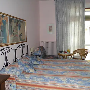 https://residenza-giulia-florence.it-tuscanyhotel.com